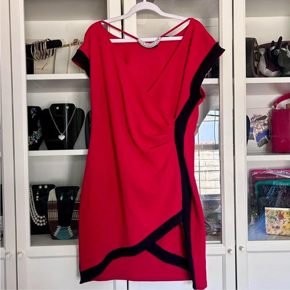RED BODYCON DRESS - Picture 1 of 4